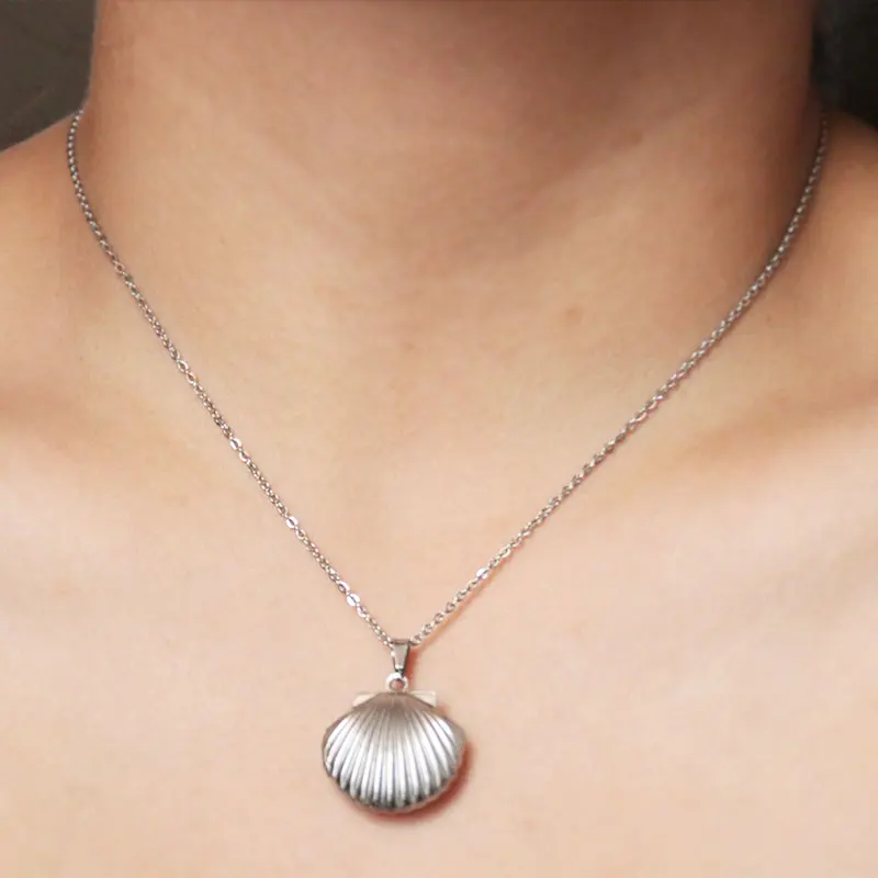 1pc Cute Lined Shell Photo Frame Pendant Necklace Stainless Steel Charms Locket Necklaces Women Men Fashion Memorial Jewelry
