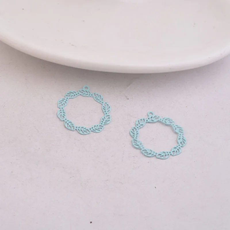50 Stück AC6622 20*22mm Bemalte Runde Blatt-Anhänger aus Messing Kleine Blätter Anhänger DIY Ohrring-Zubehör – Detail 3