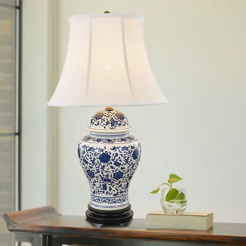 Jingdezhen Chinese ceramic table lamp bVintage style chinese blue and white porcelain ceramic desk table lamps for bedside