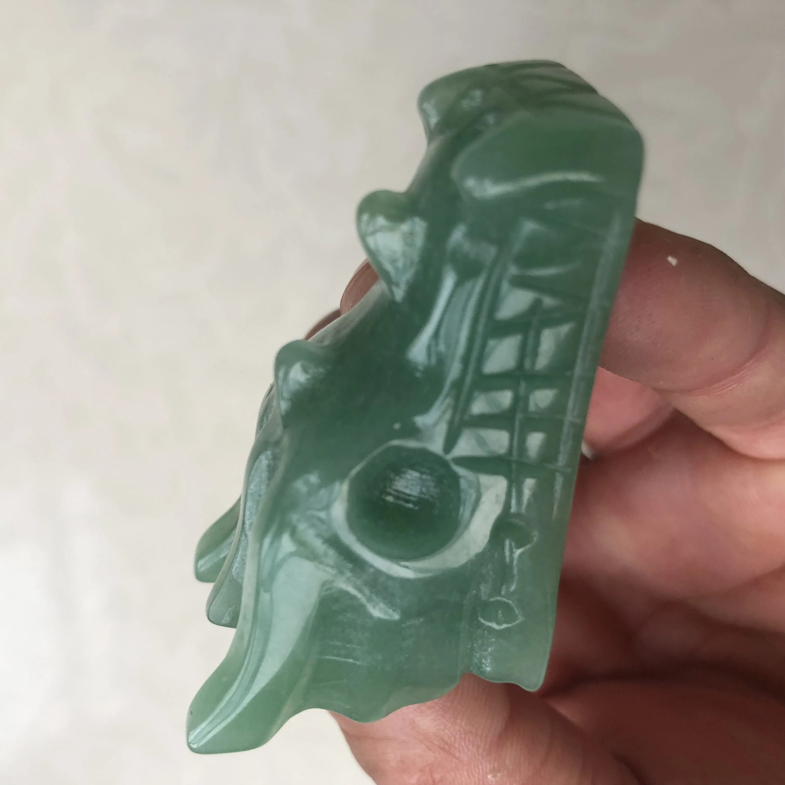 

1pcs Natural dongling jade crystal carved dragon head bone crystal/reiki healing supervisor