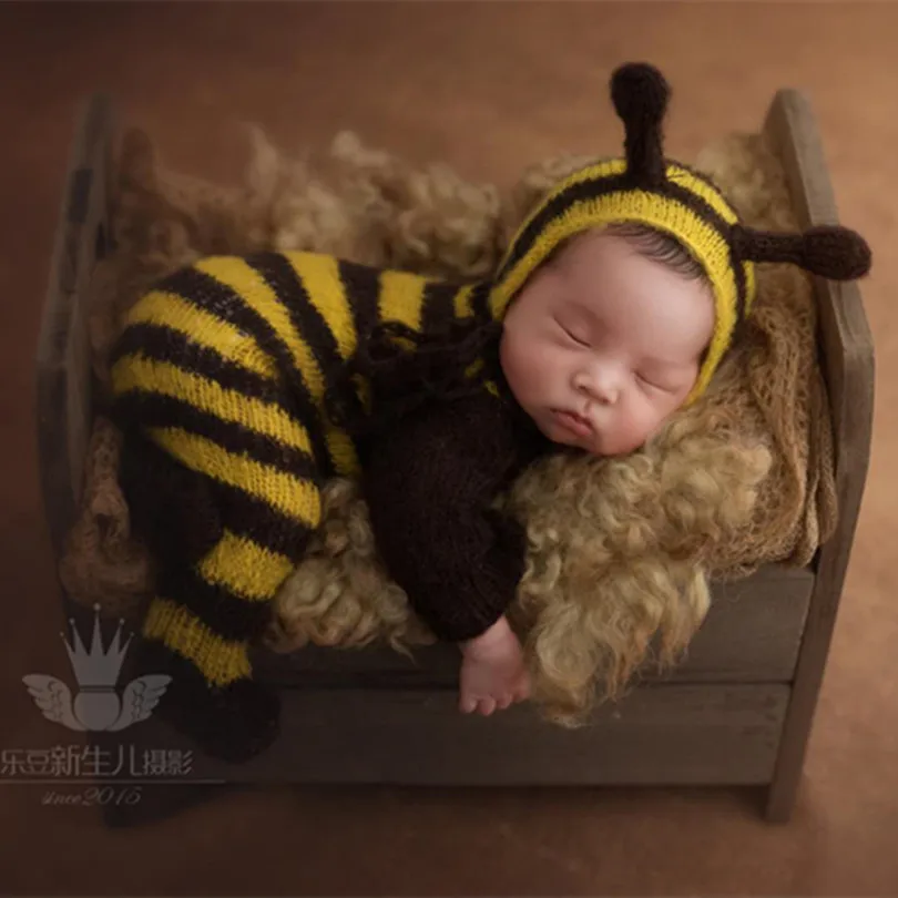 

Vintage Cute Bee bonnet and Romper Set Newborn Baby Girl Boy Footed Pants Newborn Overalls Clothing Photography Props