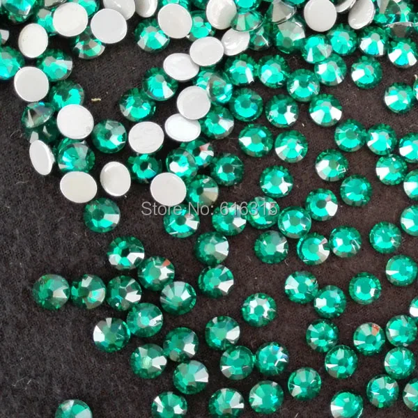 Wholesale ss20 Emerald flatback hot fix rhinestone for gymnastic suits,shiny rhinestone for nail decoration DIY