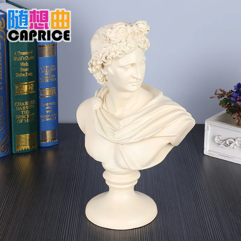 The living room decoration  style Home Furnishing creative male birthday high-grade resin luxury men and wo