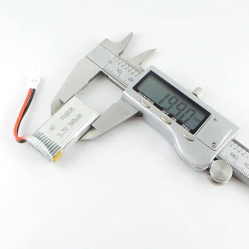 أربع طائرات للتحكم عن بعد ، بطارية ليثيوم أيون قابلة لإعادة الشحن 702035 3.7 فولت 380 مللي أمبير 25C