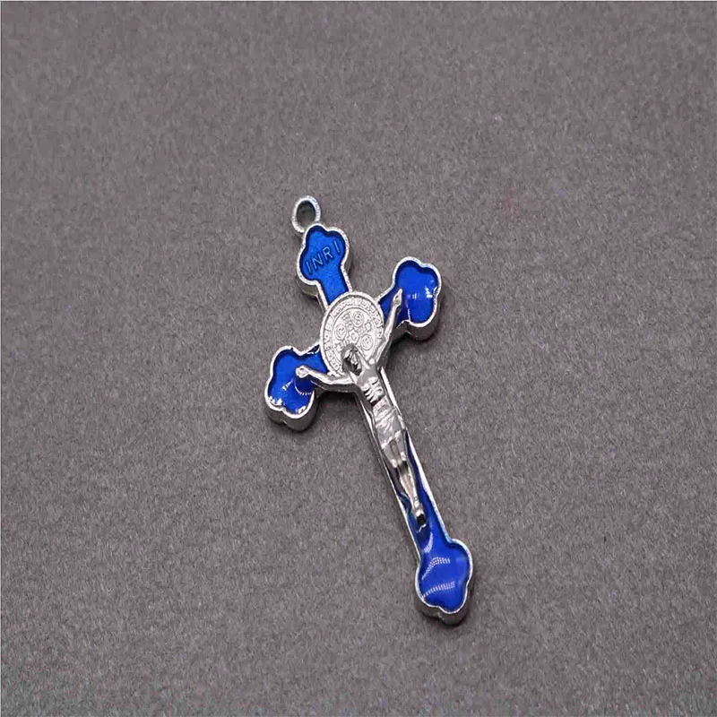 50 pieces / Catholic classic color plum-shaped cross medal, charm cross blue red medal wholesale