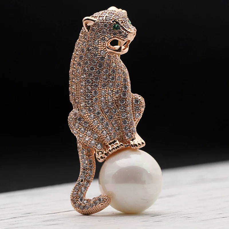 Zlxgirl luxury brand leopard animal brooches of men jewelry perfect cubic zircon brooch and pendant imitation pearl hijab pins