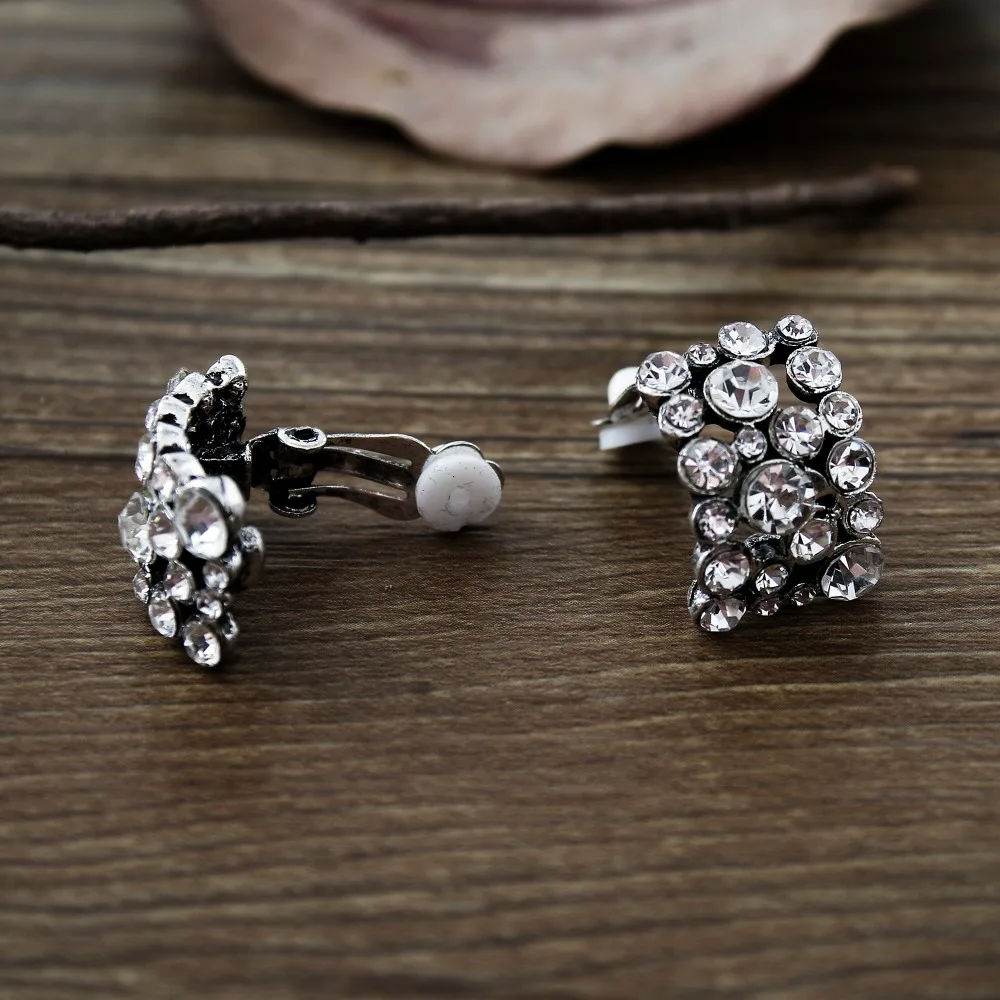 

New Vintage girl with a white crystal geometric oval earrings jewelry shop selling clip earrings