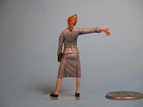1:35 Resin kit  Beautiful female soldier Unassembled Sculpture for Hobbyists