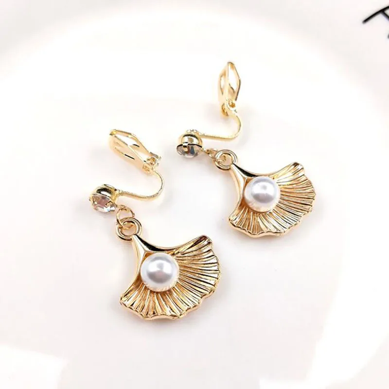 Korea Style Rhinestone Simulated Pearl Shell Shape Clip on Earrings No Pierced for Girl Party Fashion Drop Pierced Earrings 2018