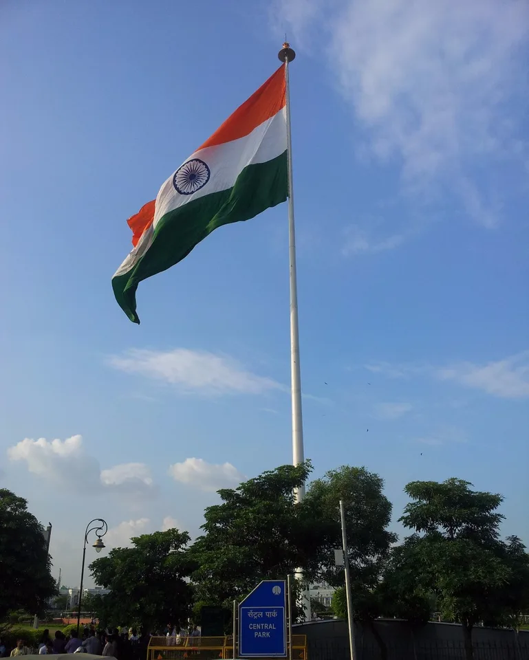 Bandera De La India Revoloteando En El Viento Contra Un Fondo Azul Del Cielo 3drending Stock de Bandera De La India Revoloteando En El Viento Contra Un Fondo Azul Del Cielo 3drending Stock de