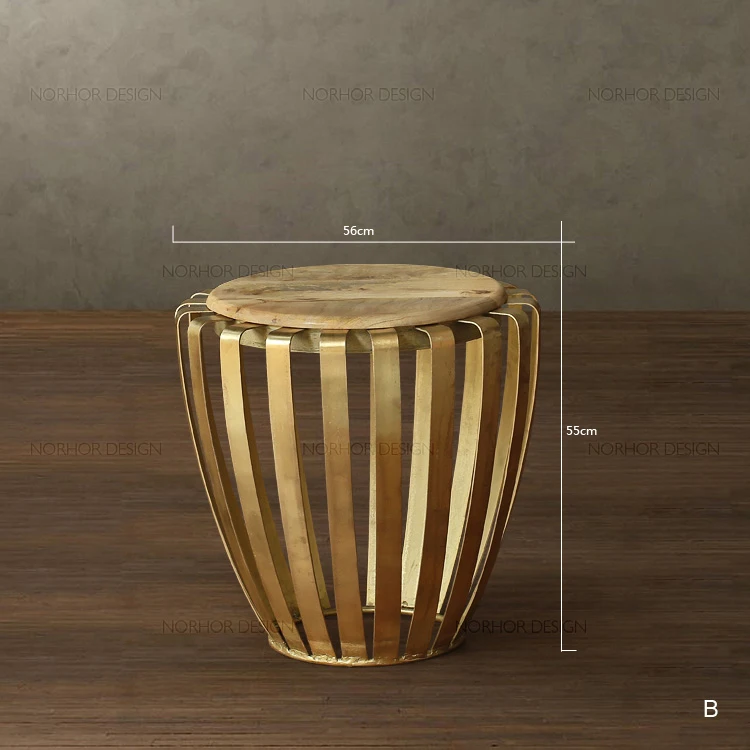 Table à thé du salon. Fer forgé rond doré. Table basse Do old.