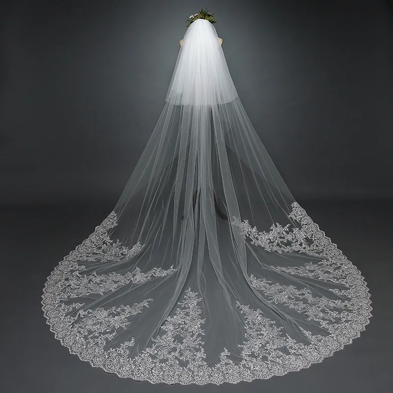 2021 Long Wedding Cathedral Veil Short Front Veil Lace Appliqued With Comb Bridal Veils Hot Sale Wedding Accessories