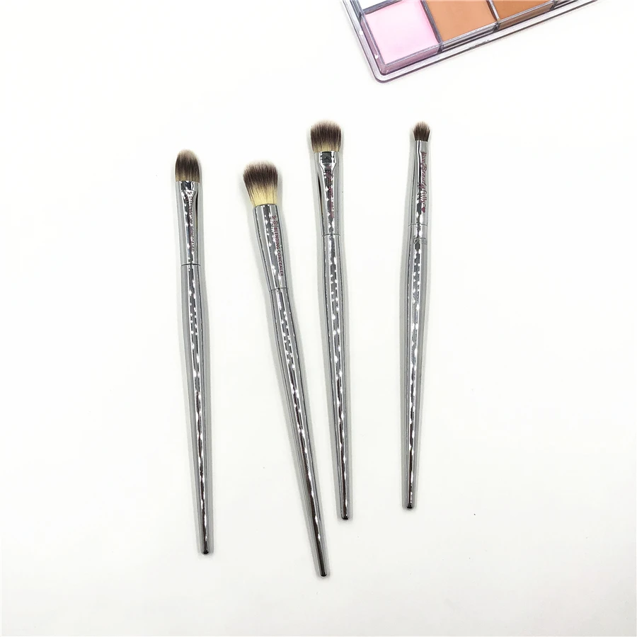 

Live Beauty Fully Eyeshadow Makeup Brush Set Silver It Cosmetics #203 #216 #221 Eye Blender Highlighter Concealer Brushes