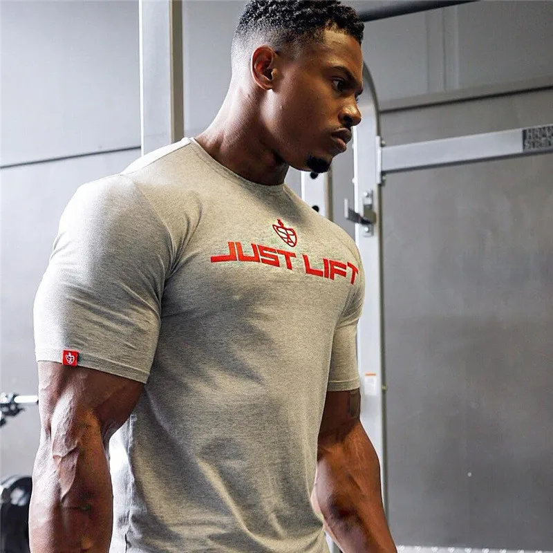 Bawełniana koszulka na siłownię Sport T Shirt mężczyźni krótki rękaw mężczyźni trening Tees trójkąt