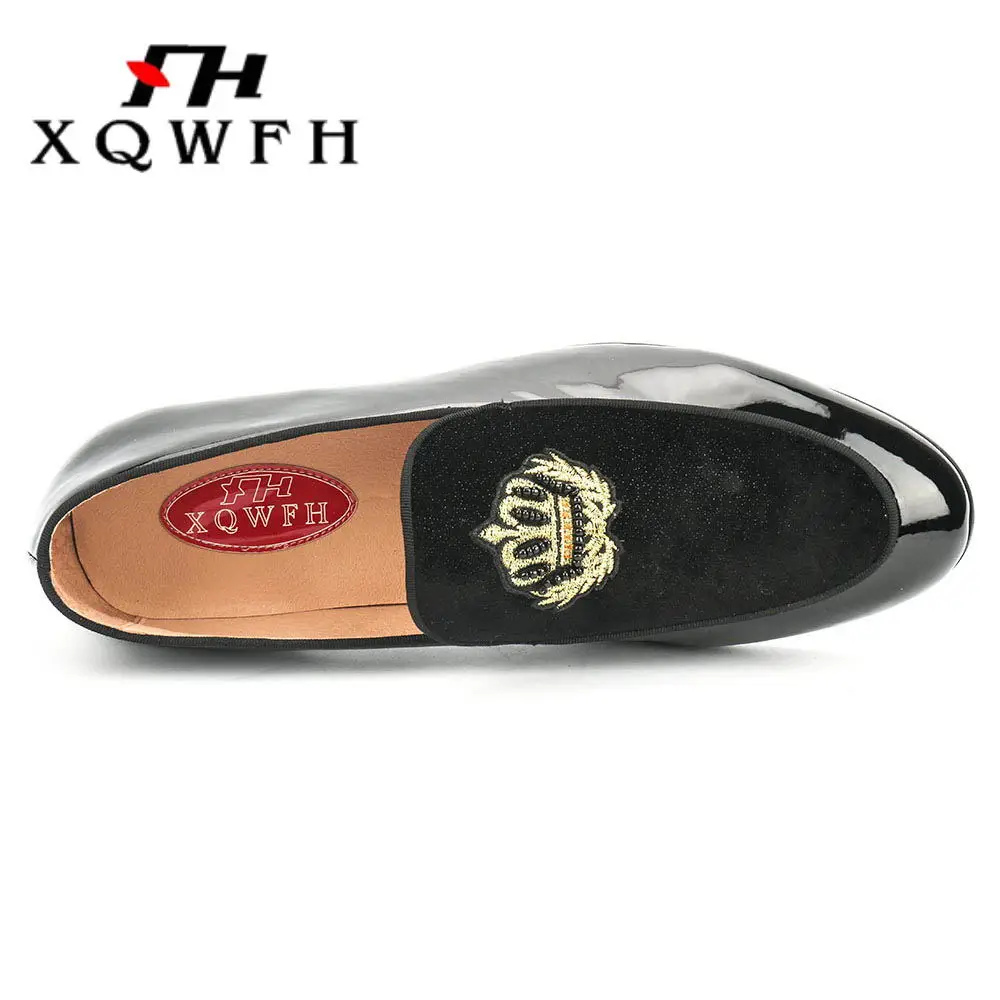 XQWFH Men Black Leather Shoes Fashion Crown Embroidery Loafers Men\'s Velvet Wedding Tuxedo Dress Shoes Male Flats Slippers