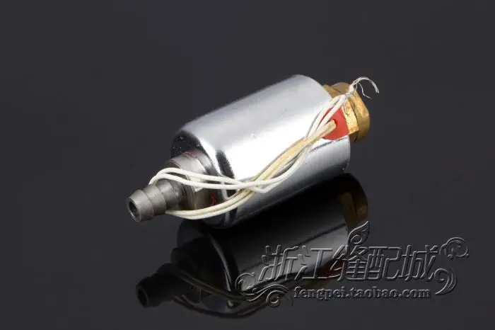 Детали для швейной машины с красным сердцем