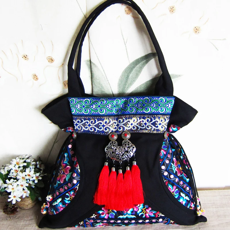 Boho women\'s bags designed 2023 Embroidery Ethnic bags Large canvas women shoulder bags Vintage handmade Tassel bag