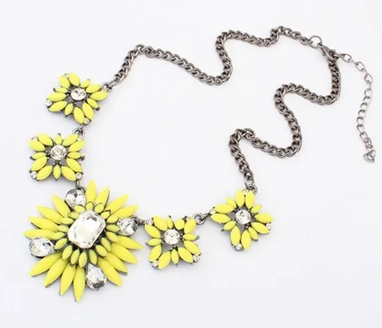 

2015 New design bib Necklace women accessories Bohemia sweet flower pendant necklace big-name fashion new selling necklace