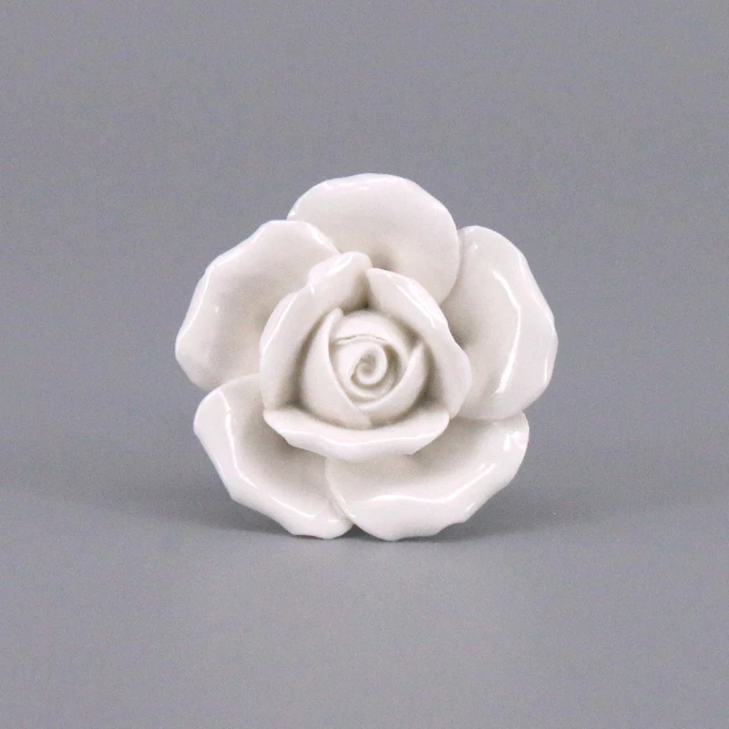 2pcs Bianco di Ceramica Del Fiore della Rosa Porta Dell\'armadio Del Cassetto Manopola Armadio Armadio guardaroba Dresser Mobili Da Cucina Maniglia