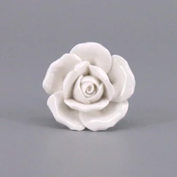 2pcs Bianco di Ceramica Del Fiore della Rosa Porta Dell'armadio Del Cassetto Manopola Armadio Armadio guardaroba Dresser Mobili Da Cucina Maniglia della porta Tira