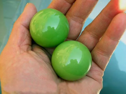 Pearl stone green fluorite stone luminous  ball luminescence strontium natural boron aluminum ornaments