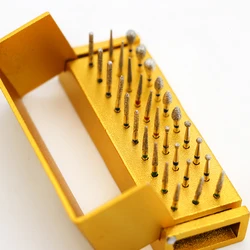30 pièces/ensemble de fraises dentaires en diamant désinfection + bloc porte-pièce à main à grande vitesse Instrument en aluminium pour le blanchiment des dents