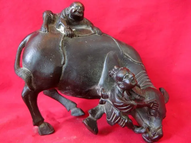 

Old China Qing Dynasty (1661-1722) bronze statue /sculpture --- grazing cattle ,best collection&adornment,free shipping