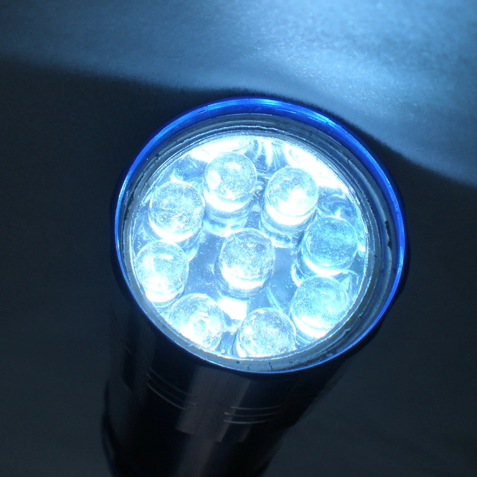 Linterna LED de 9 bombillas con batería, luz superbrillante con logotipo personalizado gratis, regalo de promoción, lote de 10 piezas