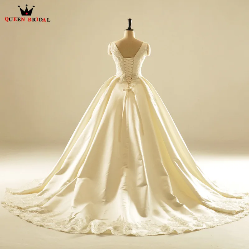 Ball Gown Satin Fluffy Crystal Beaded Vintage Long Luxury Wedding Dresses New 20120 Real Photo Wedding Gown Custom Made XH28M