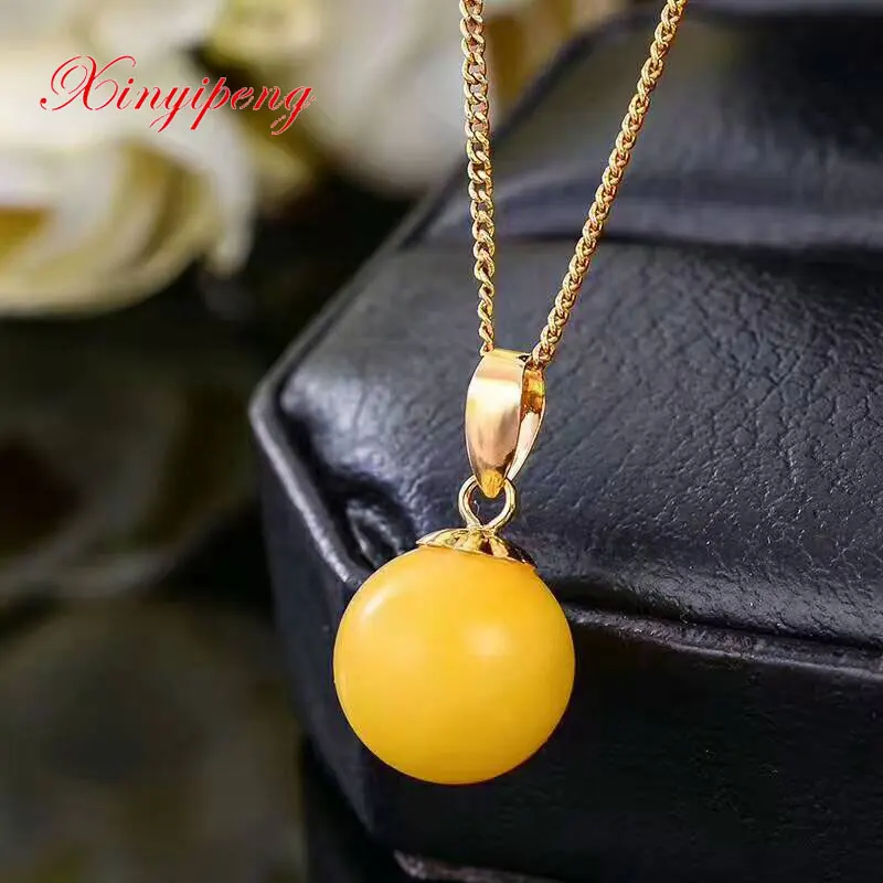 

Xinyipeng 18 k yellow gold inlaid natural amber pendant Yellow beeswax simple ms fine jewelry pendants 10 mm