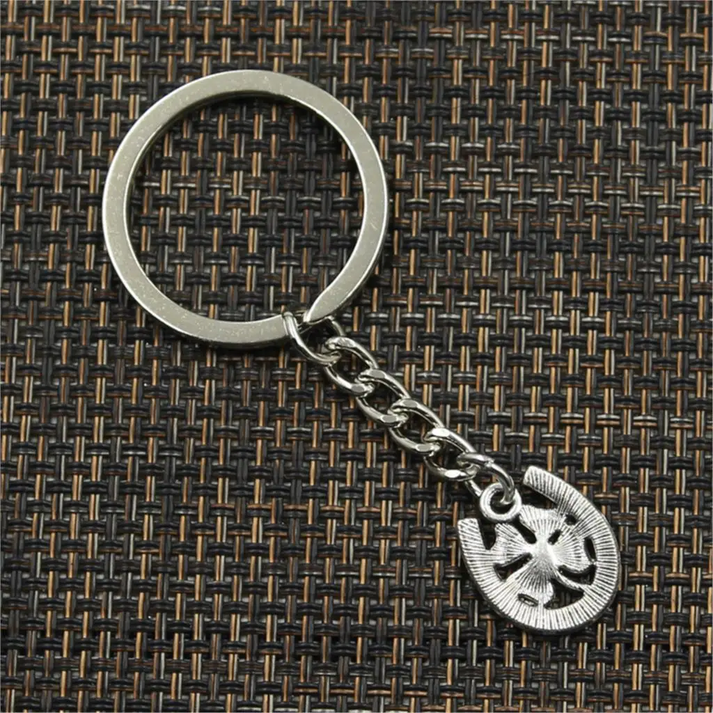 New Fashion Men 30mm Keychain DIY Metal Holder Chain Vintage Horseshoe Lucky Clover 18x15mm Silver Color Pendant Gift