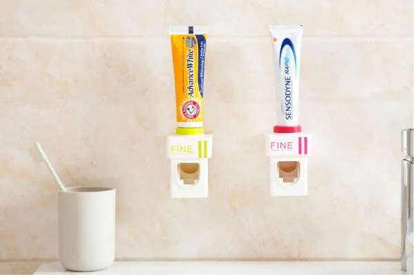 1PC Creative Automatic Lazy Toothpaste Dispenser Plastic Tooth Paste Squeezer Out Holder For Bathroom Shelf NP 001