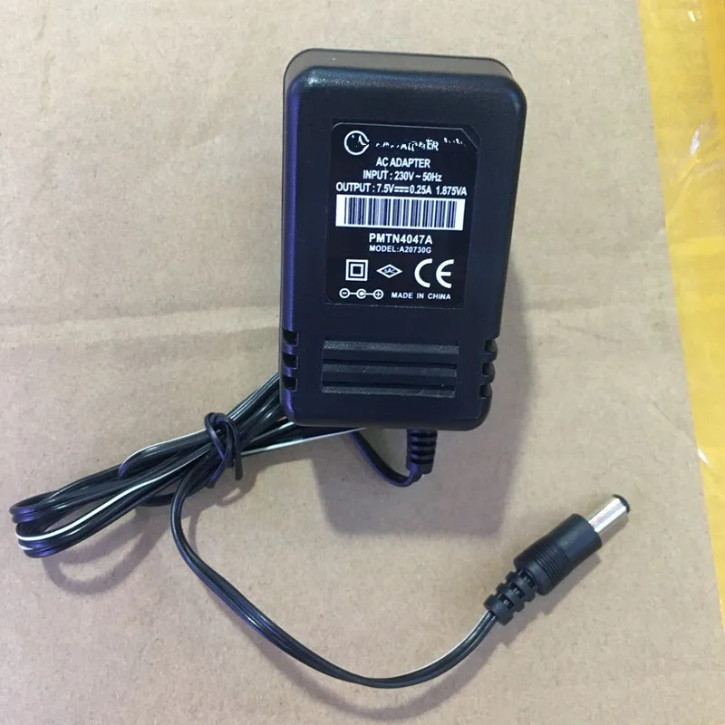 The desktop charger for Motorola T5428 T5420 T5720 T6200C etc walkie talkie only for NI-MH NI-CD battery