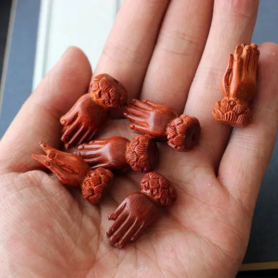 

2pcs Natural Red Sandalwood Carved Boddha Hand Pendant Tiny Charms Mala Bead Japa Bracelet Jewellry Findings DIY Accessories