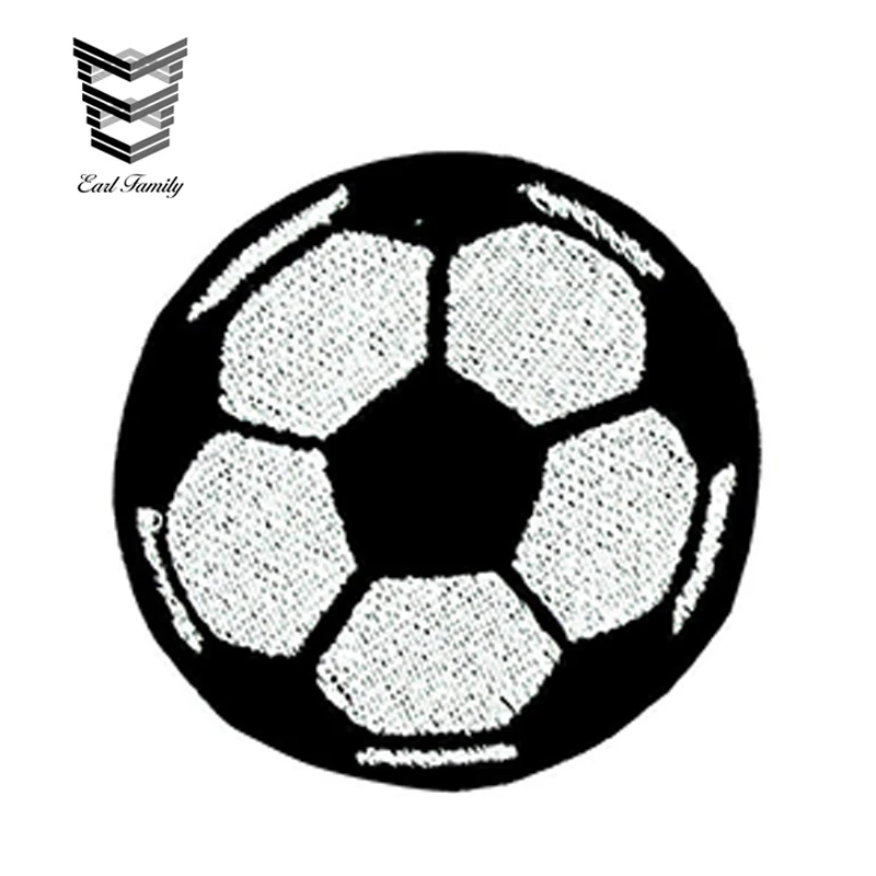 EARLFAMILY 13cm X 13cm Car Styling Car Sticker impermeabile Calcio Calcio piede Calcio Pallone paraurti porte finestre accessori