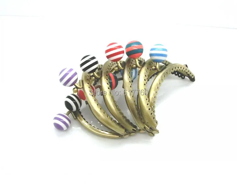 

Free Shipping-5PC Metal Frame Kiss Clasp Arch For Purse Bag Antique Bronze Mixed Color Resin Ball 8.5cm x 7cm,D2206