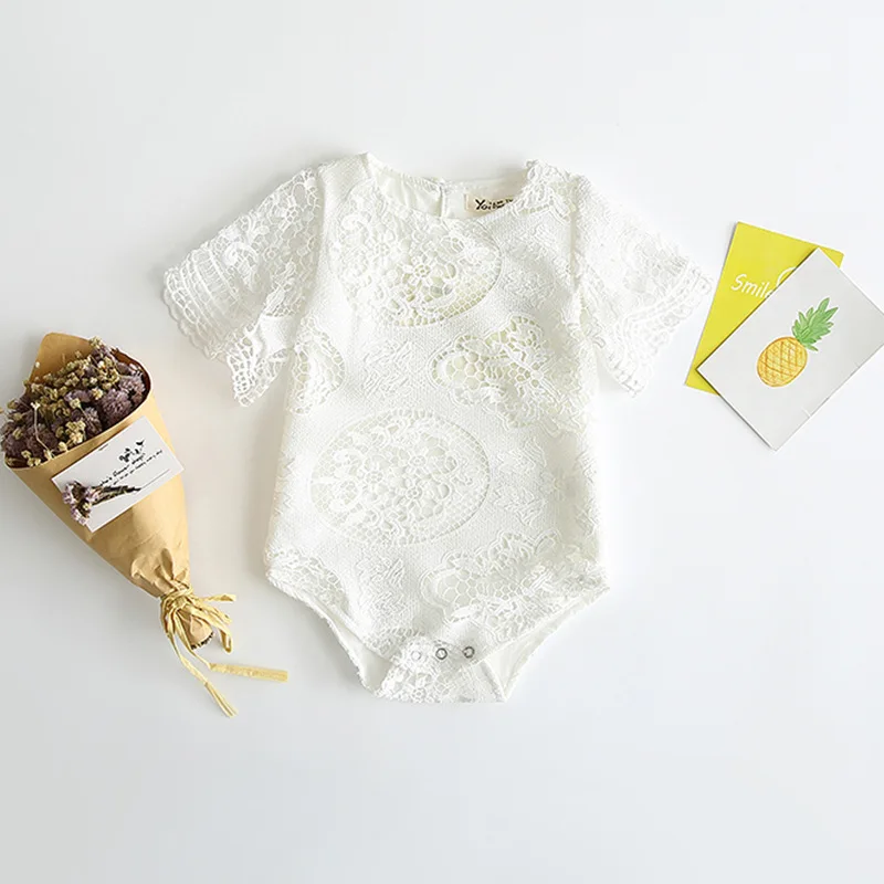 

Hot Style Europe and The Infant Baby Girls Lily White Hollow Out Lace Clothing Short Sleeve Bodysuit Bat Sleeve Jumpsuit