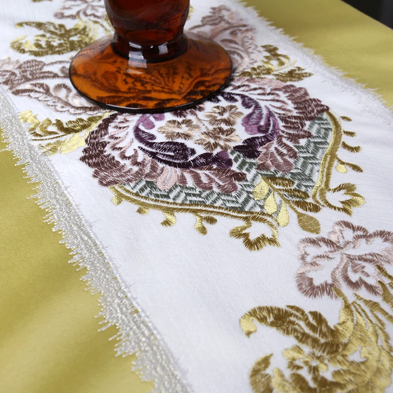 A European-style luxury home cloth table runner embroidered spinning 014 upscale dining table flag flag yellow tablecloths coffe