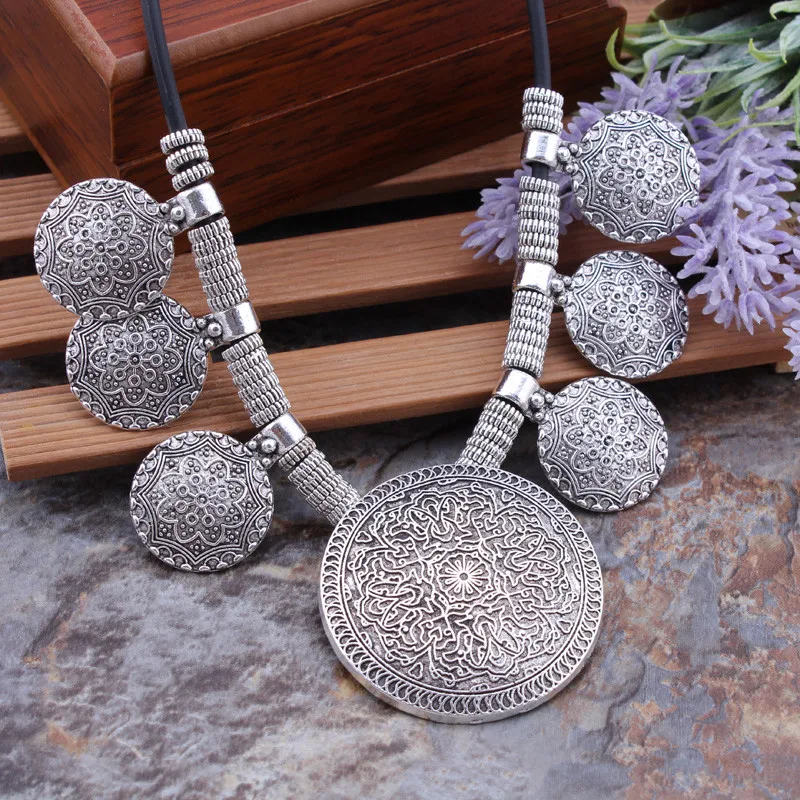 Aussage Ethnische Vintage Tibetischen Silber Farbe Halsketten Runde Münze Geschnitzte Blumen Anhänger Halsketten Für Frauen Tribal Schmuck – Detail 30