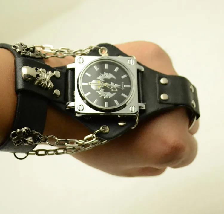 Reloj de cuarzo de estilo Punk, correa de anillo de escorpión de Hip Hop, cadena de reloj de cuarzo, correa de remache, un regalo para amantes