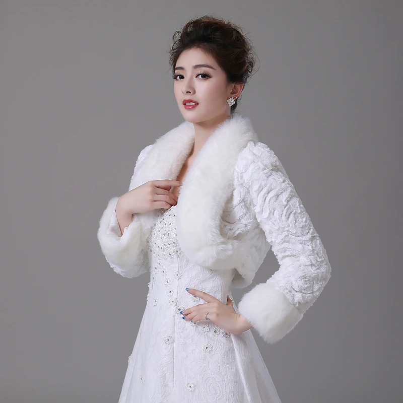 Elegant  Hot Sell Winter Bridal  Wraps Faux Fur Wedding Cloaks Bolero Winter Wraps Coat  Bridal Wedding Jacket 2018 EE7717