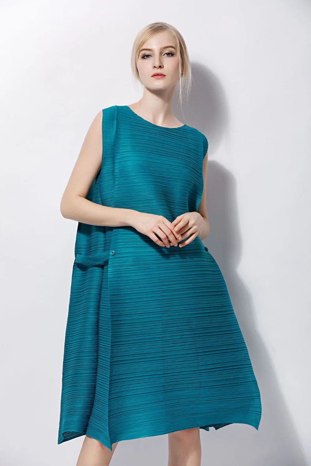 

HOT SELLING Miyake fold dress solid sleeveless round collar fold dress fashion IN STOCK