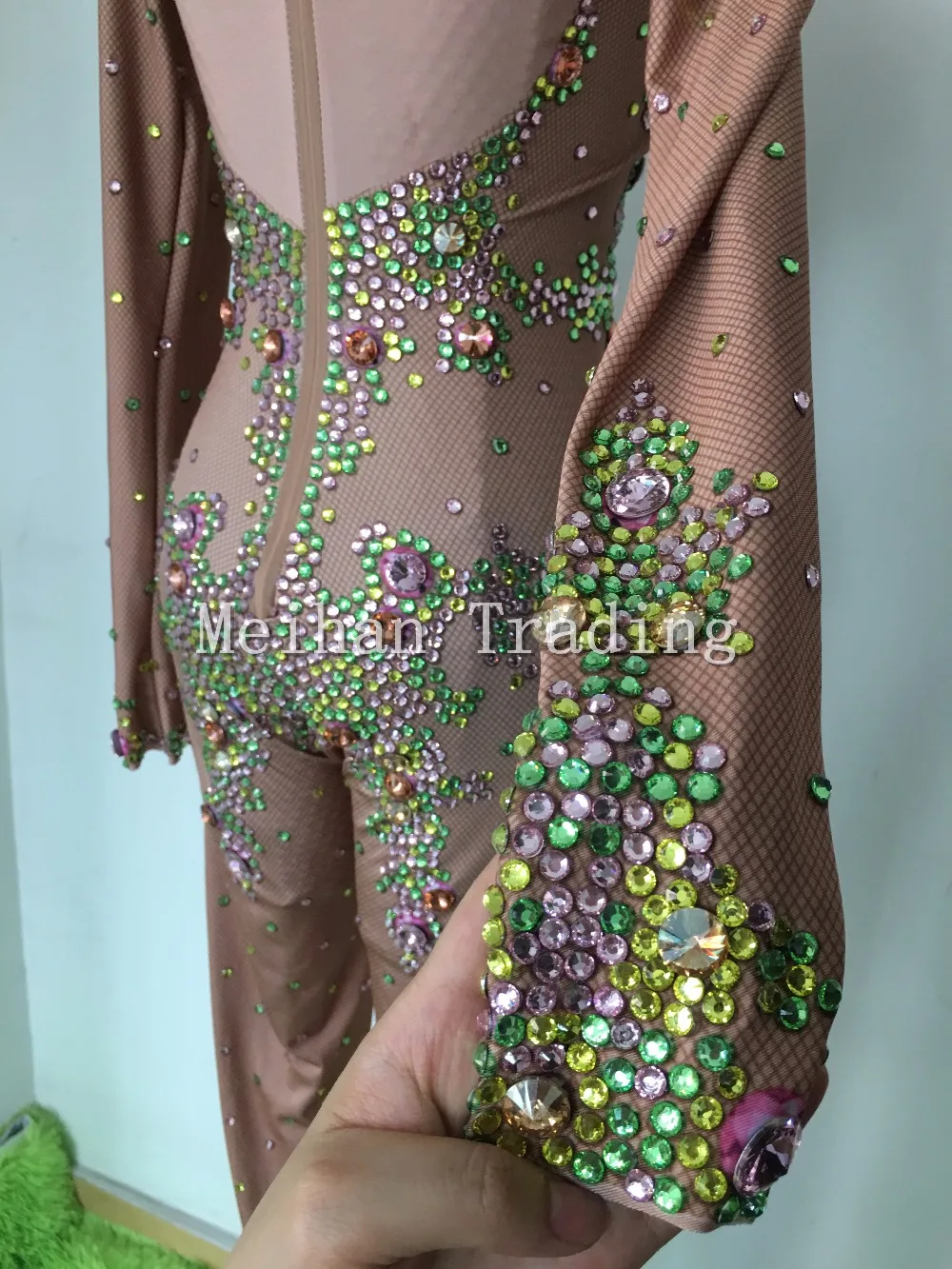 2018 ใหม่ล่าสุด Nude Rhinestones ที่มีสีสัน Bodysuit ไนท์คลับเต้นรำสวมใส่ Jumpsuits บอดี้สูทแขนยาวเครื่องแต่งกายหญิงสวมใส่