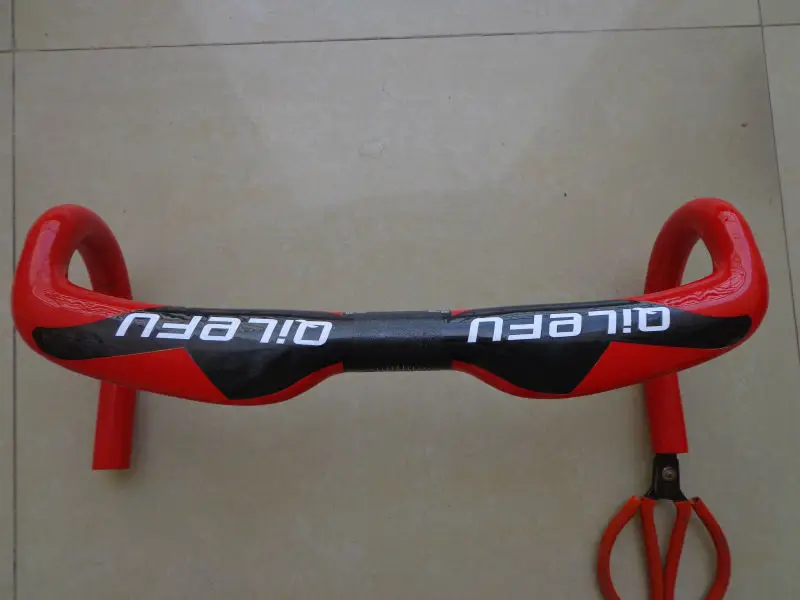 Rot-weißer QILEFU Road UD 3K Vollcarbon-Fahrradlenker, leichter Carbon-Fahrradlenker, 31,8*400/420/440 mm – Detail 1