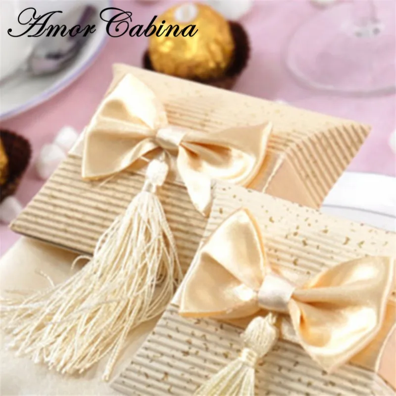 100pcs Beige and red paper pillow gift birthday party Christmas box wedding gift bag tassel candy box wedding bow and tassel