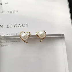 2017 New Fashion Earrings Peach Heart Pearl Simple Glossy Earrings Ladies Accessories Earrings Gifts Low Price Distribution