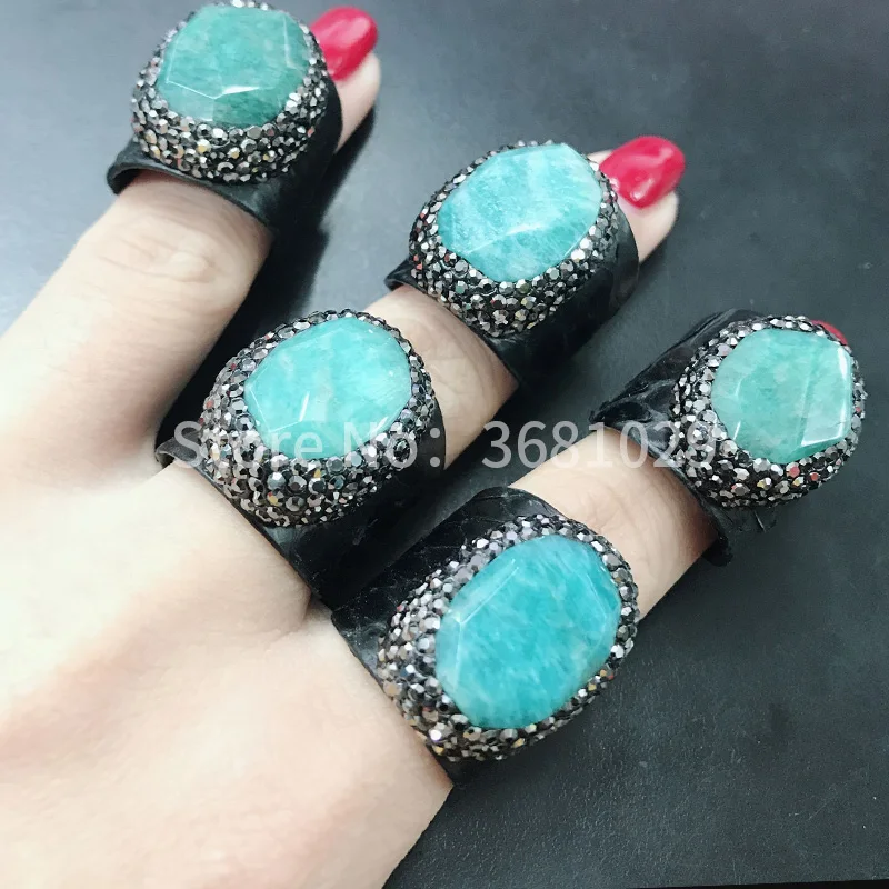 Hand inlaid natural tianhe stone ring in the trend of the beginning of the snake skin ring