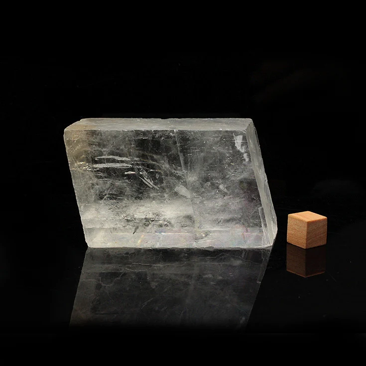 Natural chunks of Iceland spar mine stone ornaments Collectibles standard teaching specimen ornamental carving small material db