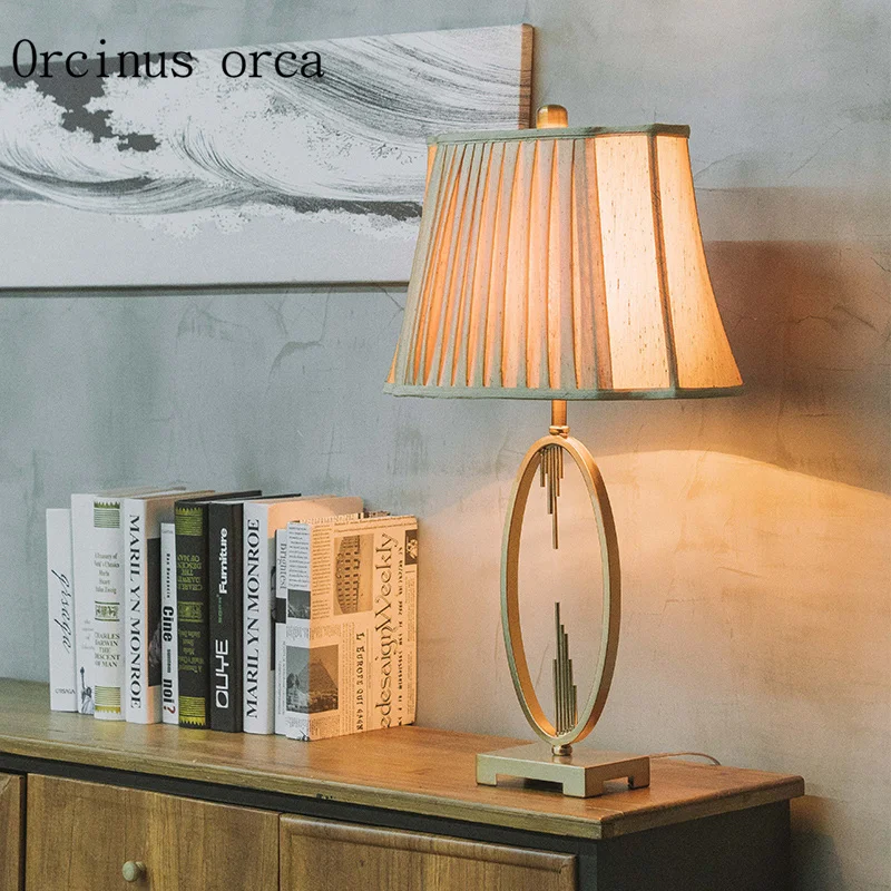 Postmodern Lightweight and Luxury Creative Table Lamp Living Room Bedside Lamp American Simple Iron Art Gold Table Lamp