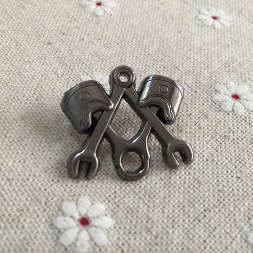 Piston Wrench Antique Nickel Biker 3D Free Masons Brooch Pins Masonic Tools Hat Jacket Lapel Pin